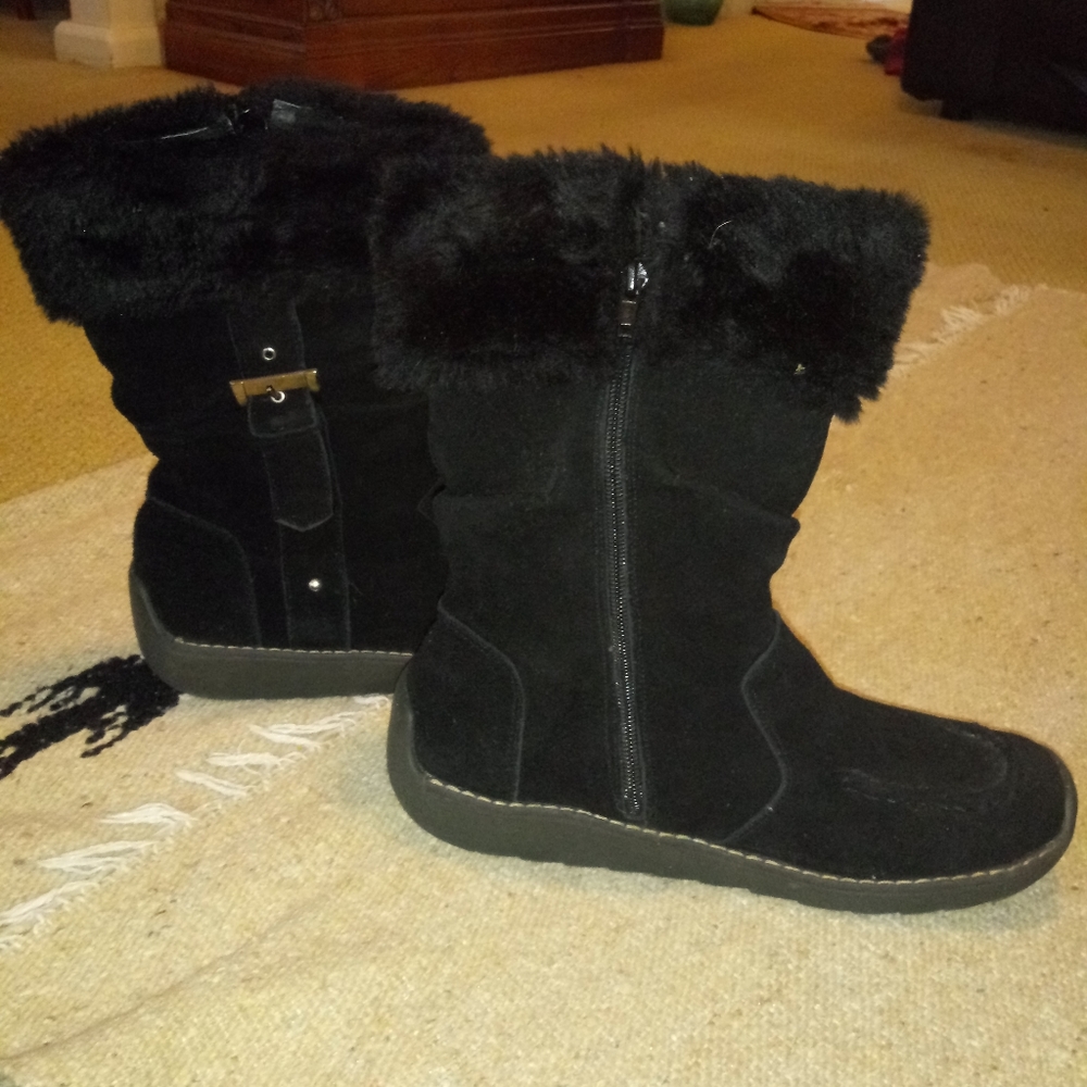 Boots - Picture 3 of 4